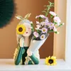 Creative Bouquet Girl Figurine Nordic Modern Flower Vase Skulptur Fairy Home Staty TV Cabinet Resin Flowe