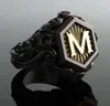 bague noire gravée