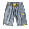 Sommarstrand Casual Men Shorts Straight Ripped Knee Längd Denim Drawstring Loose Hole Male Short Jeans 211108