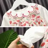 Koreansk stil vårbarn tjejer klänning tecknad jordgubbe print söt prinsessa barn mode kläder e1120 210610
