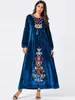 9098 Comfortabele mode grote vrouwen blauwe plant geborduurde Arabische casual gouden fluwelen jurk