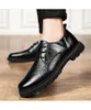 Mens artesanal PU clássico preto rodada dedo do pé de pés de pé lace-up derby sapatos baixo calcanhar confortável moda all-match business casuall 5ke011