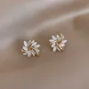 Boucles d'oreilles circulaires en pétales d'opale pour femmes, élégantes et exquises, bijoux classiques de luxe, boucles d'oreilles inhabituelles pour filles