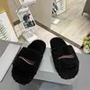 Pantofole di lana da donna Designer Luxury Furry Slides Black Faux Wools Pantofola ricamata in pelle Marca Autunno Inverno Comodo scivolo