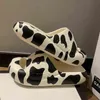 2022 zomer vrouwen slippers schattige meisjes zebra koeien anti-botsing teen zachte vrouwen slipper indoor dames sandalen vrouwelijke schoenen Y220221