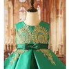2022 Grüne und rote Spitze-Blumenmädchenkleider für Hochzeit, Flügelärmel, Juwelenschleife, Mini-Abschluss-Geburtstagsparty-Kleid für Kleinkinder