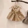 最新のInSの小さな女の子のデザイナーのドレス服の新しい女の子の格子縞のドレスの夏のタッティングコットンの女の子ノースリーブプリンセスドレス532 K2