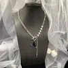 Glänsande diamant brev hängsmycke halsband designer triangel hip hop halsband kvinnor kristall metall kedja krage gåva