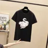 Kadın Yaz Elbise Sticker Üç Boyutlu Kuğu Işlemeli T-Shirt Kadın Kısa Kollu Gevşek Kazak Gömlek Tops 210603