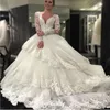 Lyxiga spets Tiered kjolar Bröllopsklänningar Korsett Bodice Sheer Ball Crystal Pearls Beads Rhinestones Tulle Bridal Dresses Custo