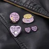 Alles komt goed Emaille Pins Purple Series Custom Sunglass Coffee Crystal Magic Ball Broche Revers Badge Bag Sieraden Gift Kids Friends