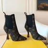 Sapatos de marca Novas botas curtas de grife Salto perfilado feminino Salto médio salto alto Clássico letra de luxo Moda bico fino padrão de tecido tamanho 35-42