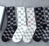 2021 Créateurs de mode Chaussettes pour femmes Cinq paires de luxe Sports Winter Mesh Lettre Chaussettes imprimées avec boîte