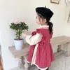 2021 Wiosna Nowy Koreański Styl Baby Girls Plaid Smock Haft Koszule 2 sztuk Suknie Zestawy Derb Kids Princess Dress Q0716