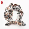 Foulard en soie sergé de style chinois femmes bandana bleu et blanc 65 cm foulards carrés moyens foulard luxueux châle enveloppement de cou dames