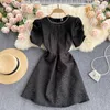 Été femmes mode clou perle col rond coupe ajustée à manches courtes élégant Mini robe fête Vestidos S654 210527