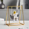 Nordic Miniatur Astronaut Figuren Swing Home Decor Regal Dekoration Zubehör Desktop Dekor Zubehör Dekoration Ornament 210811