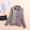 CRRIFLZ Kort tunn nedjacka Kvinnor 90% Vit Duck Single Zipper Stand Collar Coat Höst Winter Warm Parkas Outwear 210520