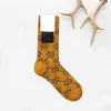 Chaussettes de loisirs avec motifs de lettres en 10 couleurs Bas moyens pour femmes 452414