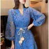 Runway Vestidos Blauwe Kant Sjerpen Vrouw Jurk V-hals Elegante Lange Puff Sleeve Luxe Button Vrouwelijke Lente Kleding 210603