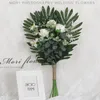 Bouquet da sposa Fiori artificiali Sposa Mano che tiene Fiore di seta Decorazione di nozze