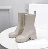 Luxurys designers kvinnor regn stövlar england stil vattentät välgörande gummi vatten regnar skor ankel boot booties 35-39