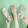 Kadınlar Yaz Sandalet Rhinestone Yuvarlak Burun PU Deri Elastik Bant Açık Toe Düz 2021 Moda Roma Elbise Plaj Bayanlar Ayakkabı Y0721