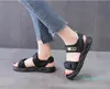 2021 Designers Lente Zomer Kleurrijke Schuim All-match Platform Platte Sandalen Dames Dames Verfrissende Schoenen Mode Sandalen 2021