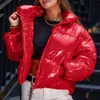 Feminino de parkas feminino Jaqueta de inverno Moda de couro Faux couro zíper quente fêmea espetada Casacos algodão acolchoado parka com capuz de roupas Luci22