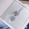 Moissanite Küpe Simple Lady Diamond 925 Ayar Gümüş Testpopular Tavsiye 18K Altın Kaplama Küpe Geçebilir