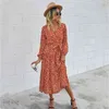 Robe d'hiver longue à imprimé léopard pour femmes, fleur Boho, manches lanternes, col en V, dames élégantes 210427