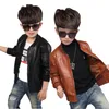 ジャケットの赤ちゃん男の子革のジャケットボーイズコート黒と茶色のカラー子供マントーガーコンキッズ6ct107