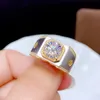 Znakomity błyszczący moissanite dla mężczyzn Mięsień Moc Moc Ring Real 925 Srebrny prezent urodzinowy Błysny niż Diamond233J