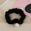 Zwarte kerstvrouw Nieuw aankomst Velvet Pearl elastische haren Touwen Scrunchies Girls 'No Crease Hair Ties vrouwen Haaraccessoires 422 K2