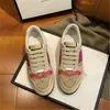 Baskets Screener beige Butter Dirty leather Chaussures running vintage Bande Web rouge et verte Luxurys Designers Sneakers Semelle en caoutchouc bicolore Classic Casual Shoe001