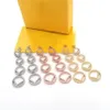 أوروبا أمريكا نمط أزياء سيدة المرأة الذهب / الفضة / وردة اللون الأجهزة محفورة إلكتروني شرابات أربعة دائرة إعدادات الماس الطويل أقراط