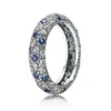 anillo de plata con piedra azul.