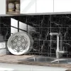 大理石タイルステッカー自己接着剤の防水PVCステッカーバスルームキッチンの装飾豪華な黒い3Dウォールパネル2054426