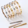 bijoux de mode bracelet à breloques designer bracelet bouton pression cadeau de noël en gros dames hommes et femmes bracelets en acier titane Saint Valentin pour petite amie