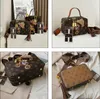 Sac à bandoulière en cuir en cuir Hong Kong Hong Kong Classic Imprimé Street Street Personnalized Rivet Handsbag Sweet Cute Cartoon Bear Femmes Backpack 1820