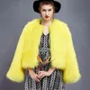 معطف شتاء للفراء النسائية القصيرة الدافئة الدافئة عن الرقبة طويلة الأكمام خياطة أصفر