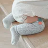 Chaussettes d'été en maille creuse pour bébé fille, mignonnes, au-dessus du genou, respirantes, douces, couleur unie, longues chaussettes pour enfants en bas âge