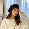 Fibonacci мода шляпа качества PU Beret S для женщин патентные кожаные береты четыре панели женской кепки зеленый французский художник 210429