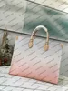 M57641 Designer Shopping Bag da donna colore sfumato Tela gigante accessoriata in pelle di vacchetta colorata Borsa a mano ONTHEGO 200Q