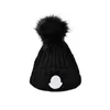 Högkvalitativ märke virkning stickad hatt Klassisk designer män kvinnor skidlockar damer breda brim hattar varma lyxiga fasta män päls cap5515957