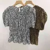 Fashion Puff Short Sleeve Leopard Blus Kvinnor Sommar Sommar Slank Midja Kvinna Toppar Chic Folds Design Blusas Mujer 210514