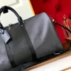 Luksusowi projektanci torby podróżne na ramię 2021 kobiety duża torba na ramię oryginalna marka modne torebki 45 50 55 Cm duża prawdziwa prawdziwa skóra męska torba podróżna Crossbody