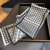 Scarves Hijab Silk Scarf Kvinnor Mode Plaid Black Print Lång Avancerad Känsla Lady Hårband Foulard Neckerchief Kvinnlig Bandana Sjal