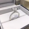 Prawdziwy solidny 925 Srebrny pierścień cztery pazury 2ct CUSHION CUT Diamond Wedding Pierindy zaręczynowe dla kobiet Prezent biżuterii 2164