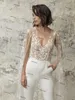 2021 Summer Beach Wedding Jumpsuit Dress med Long Cape Sleeve Lace Tulle Sexig V-Neck Outfit Bridal Gown med Pant Suit
